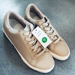 NWT Women’s Maddison Cushioned Memory Foam Sneakers 10W